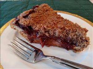 Peach Blueberry Streusel Pie